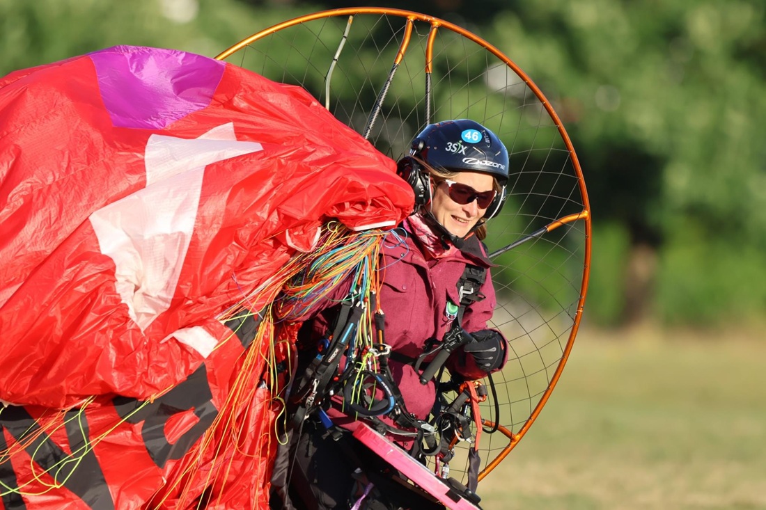 Sandra Moreels paramotor